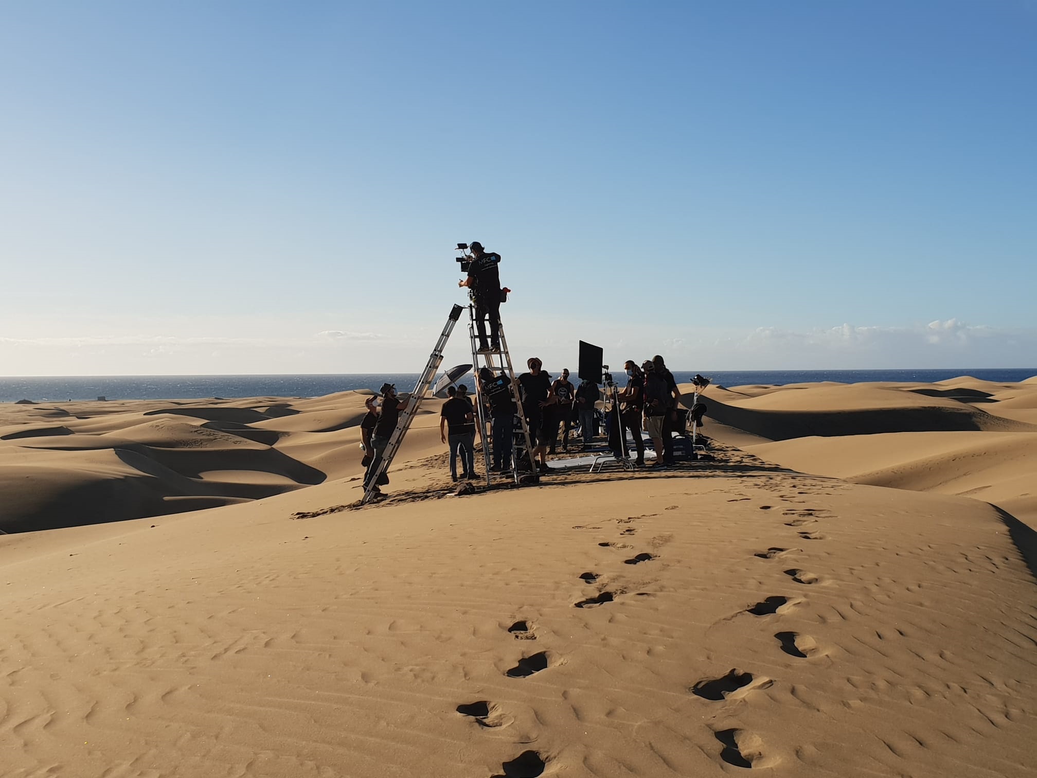 Equipo de rodaje en una localización de Canarias